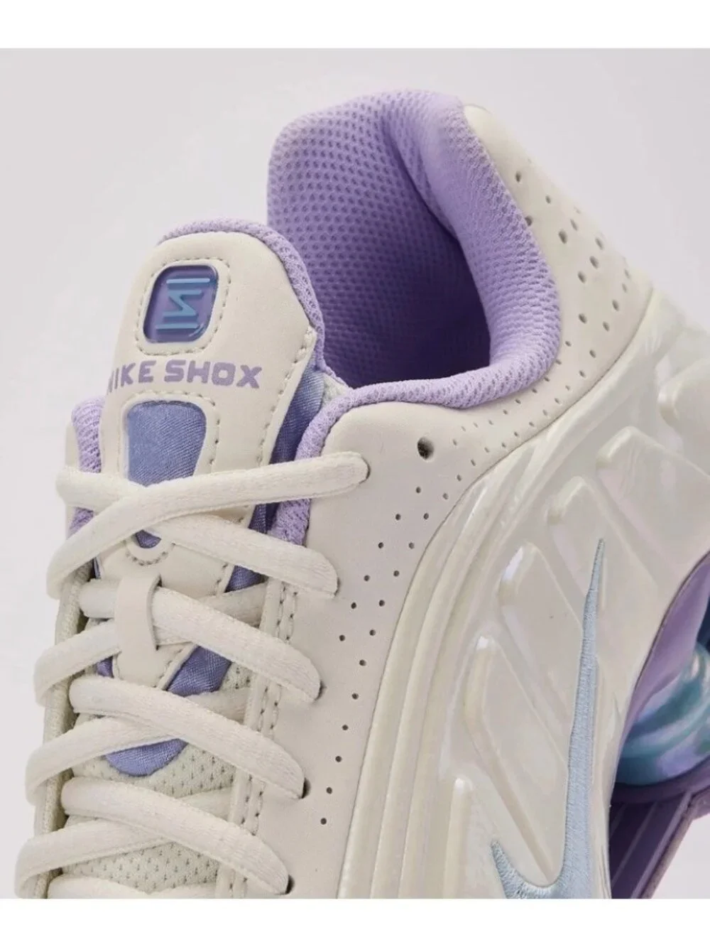Nike Shox R4 (GS) IH4050 001 Soft Pearl Youth Athletic Shoes Size 6Y / 7.5 WMNS